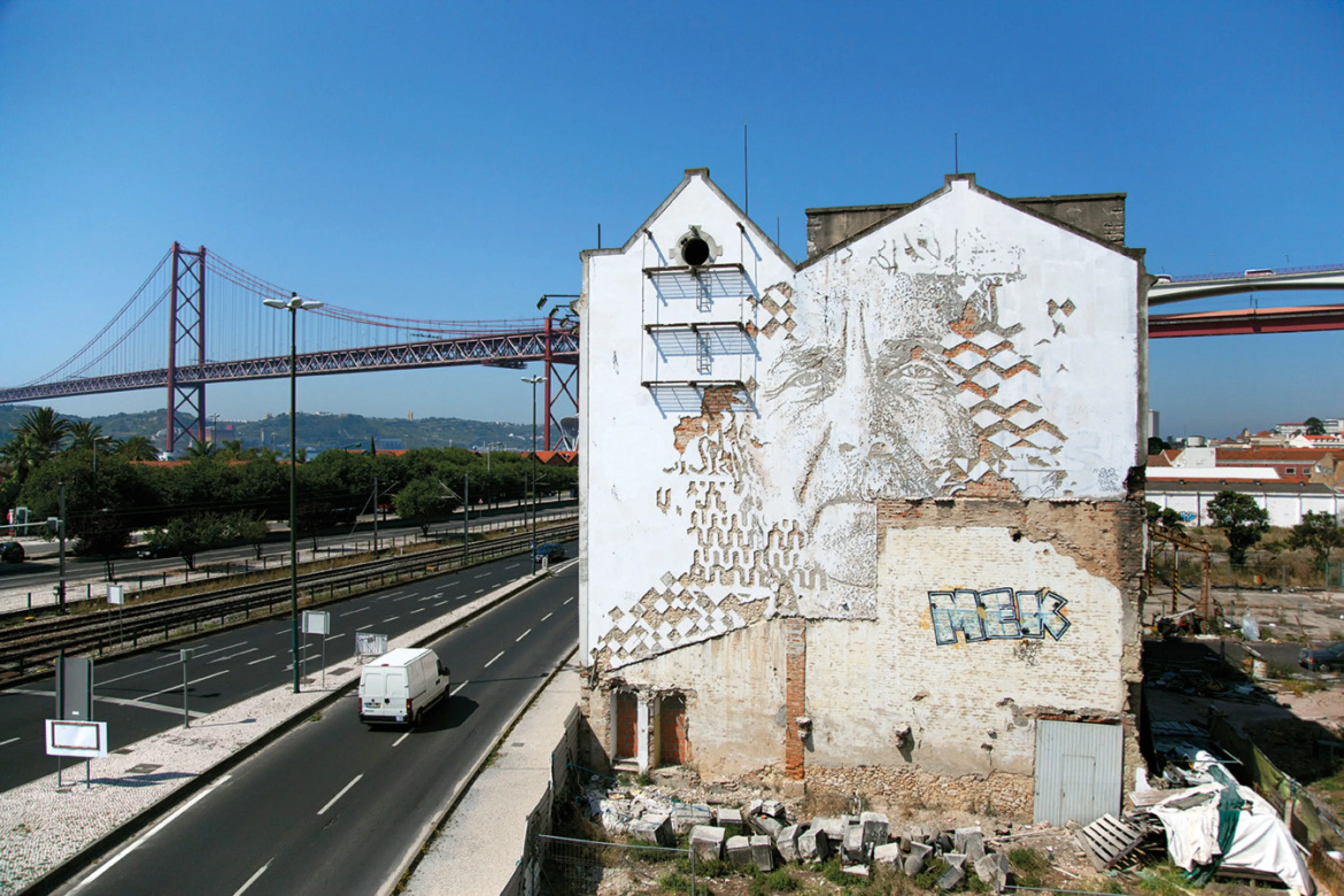 Untitled Carved Wall (220) — Paredes, 2014, Lisboa, Portugal