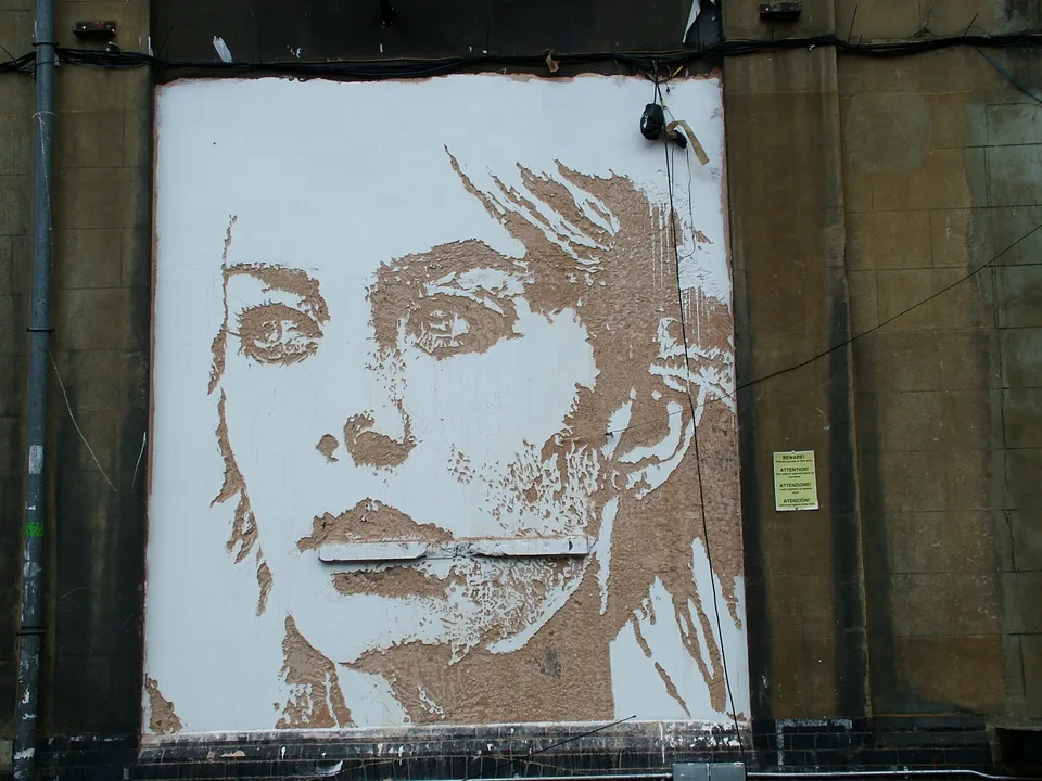Scratching the Surface — Old Truman Brewery — Paredes, 2009, Londres, Reino Unido
