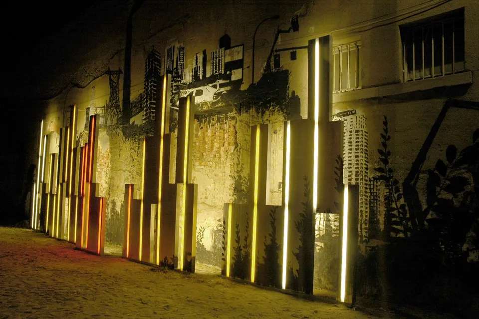 Building 3 Steps — Part I — Paredes, 2006, Lisboa, Portugal