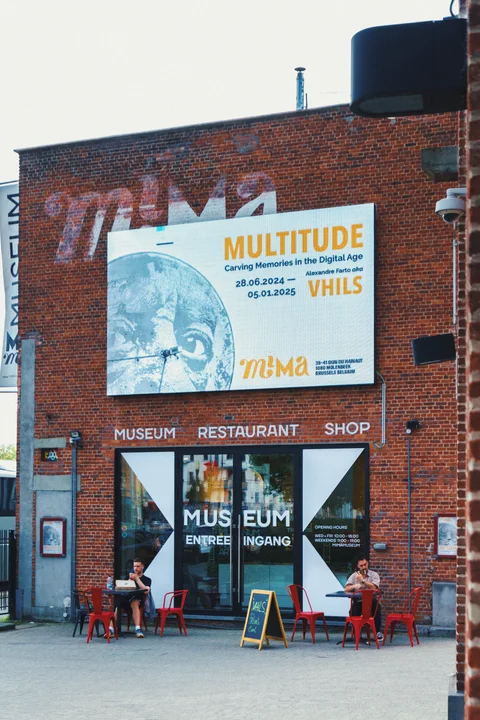 Multitude — Carving Memories in the Digital Age