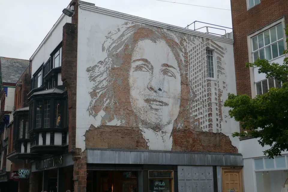 Exeter Commission — Paredes, 2011, Exeter, Reino Unido